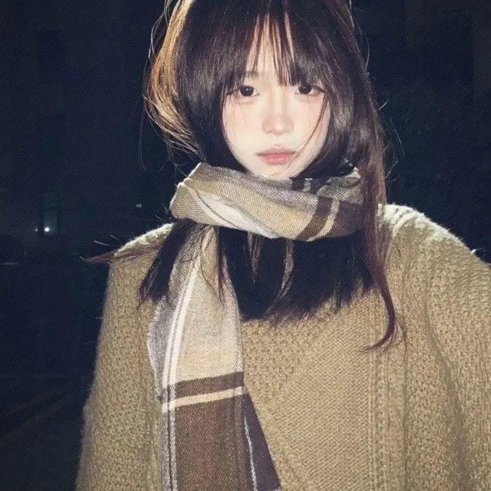 一位站立的人海报